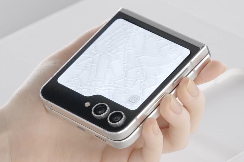 Video] Mobile Innovation Meets Unique Haute Couture: Unboxing the
