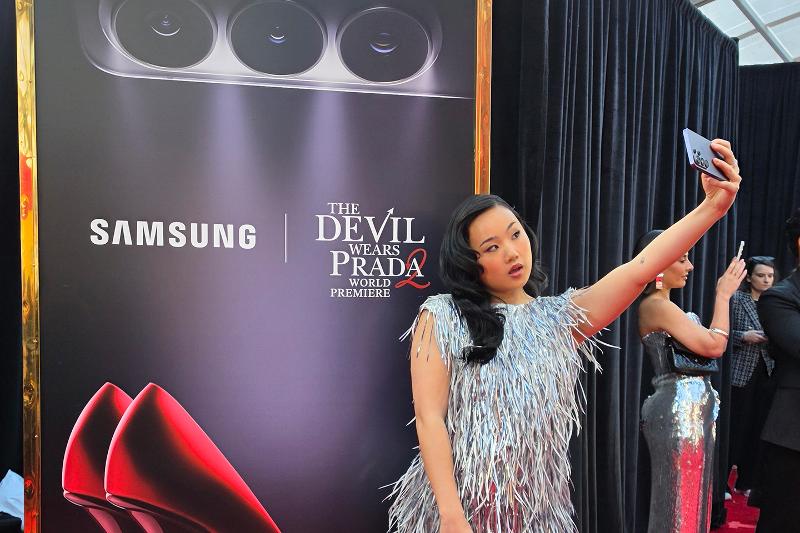 006-Samsung-Announces-Global-Galaxy-S26-Ultra-Collaboration-for-the-Release-of-The-Devil-Wears-Prada-2-in-Theaters-Thumbnail.jpg