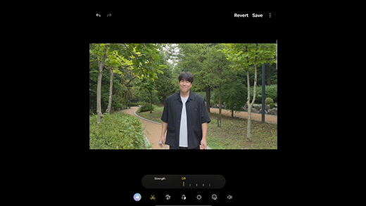 002-Interview-The-People-Behind-the-Galaxy-Z-Fold8-Series-Camera-Innovations-②-How-Portrait-Video-Recreates-the-Look-of-Professional-Camera-LensesVideo.zip