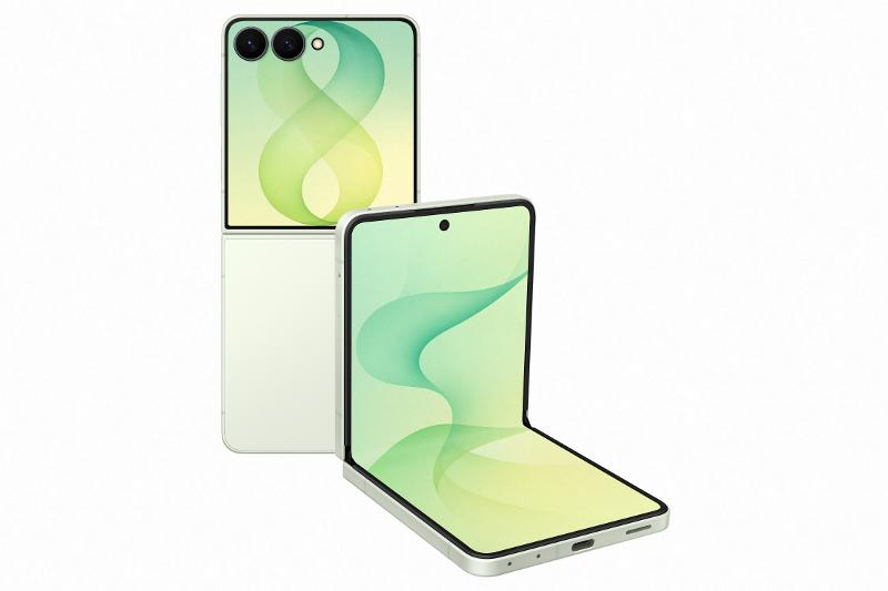 031-galaxy-zflip8-mint-table-top-left-30-back.jpg