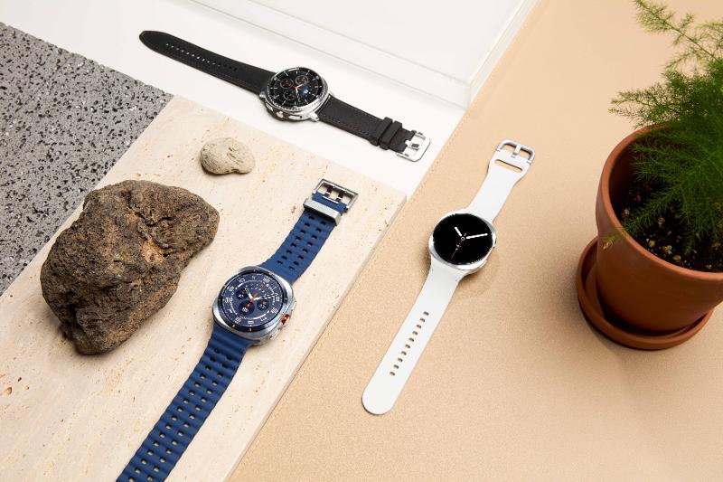009-product-design-galaxy-watch8-silver-galaxy-watch8-classic-black-galaxy-watch-ultra-titanium-blue.jpg