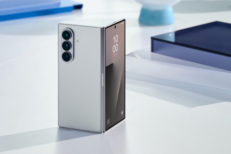 004-product-galaxy-zfold7-silvershadow.jpg