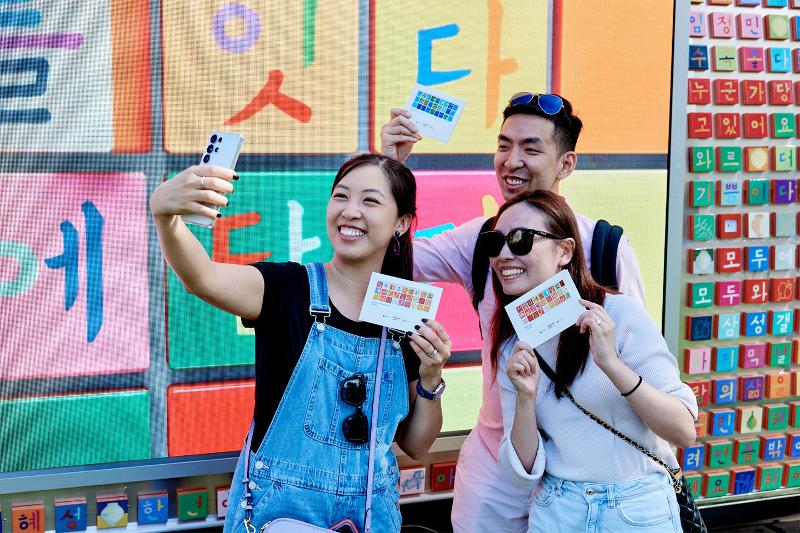 005-Galaxy-AI-Meets-Hangeul-Samsung-Hosts-a-Traveling-Hangeul-Art-Experience-Across-Leading-US-Universities-Newsbody.jpg