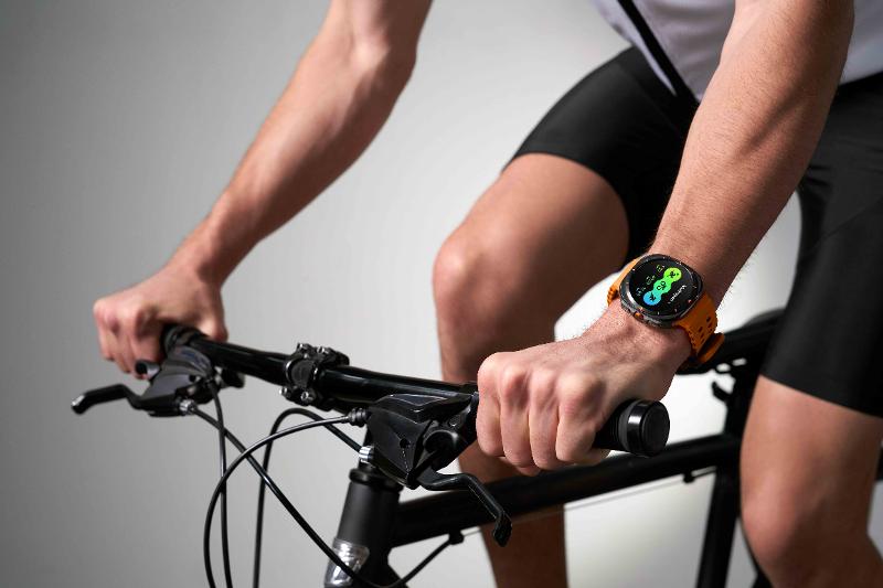 010-lifestyle-galaxy-watch-ultra-titaniumgray.jpg