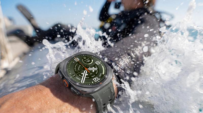 203-lifestyle-galaxy-watch-ultra2-durability-ocean-diving.jpg
