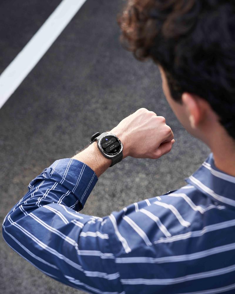 009-lifestyle-galaxy-watch-ultra-titaniumsilver.jpg