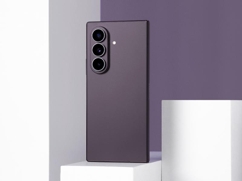 210-lifestyle-product-galaxy-zfold8-ultra-1.jpg