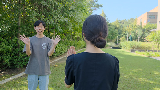 004-Interview-The-People-Behind-the-Galaxy-Z-Fold8-Series-Camera-Innovations-②-How-Portrait-Video-Recreates-the-Look-of-Professional-Camera-LensesVideo.zip