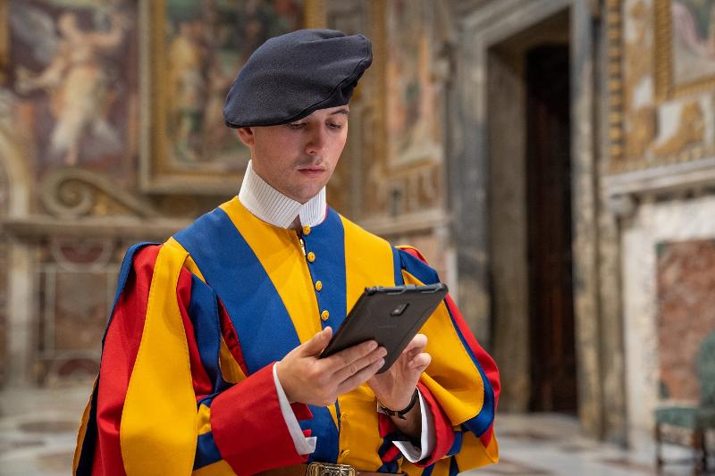 Samsung-Knox-Suite-for-Pontifical-Swiss-Guard-news-body-3.jpg