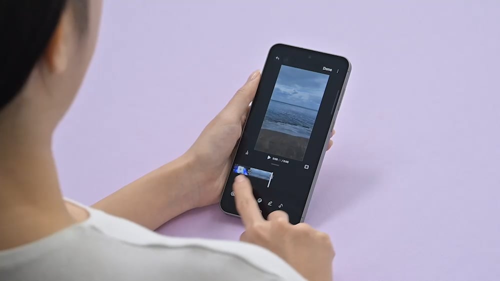 007-Meet-Awesome-Intelligence-A-New-Gateway-to-Fun-and-Accessible-Mobile-AI.zip