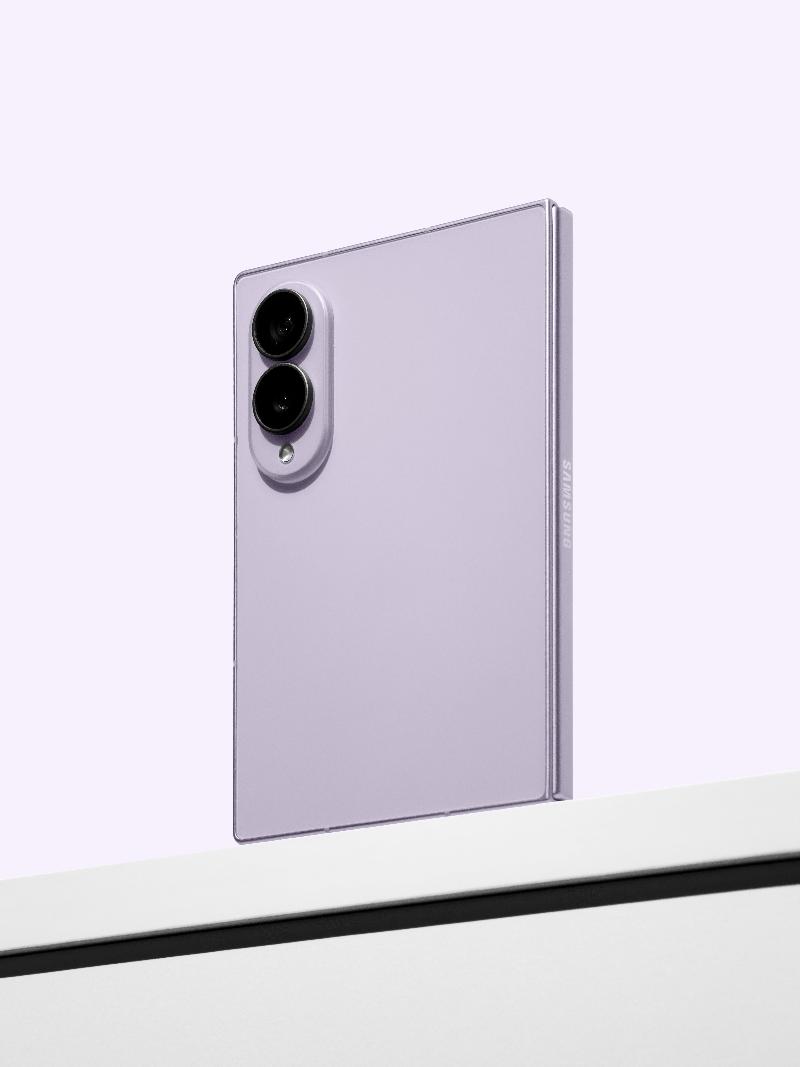 201-lifestyle-product-galaxy-zfold8-1.jpg