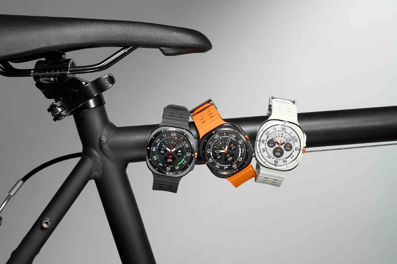 017-family-galaxy-watch-ultra-titaniumgray-titaniumwhite-titaniumsilver.jpg
