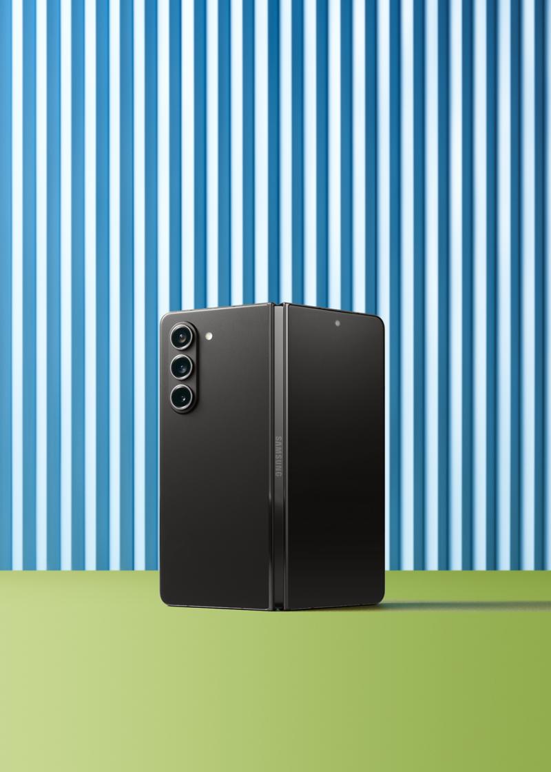 003-product-galaxy-zfold5-phantomblack.jpg