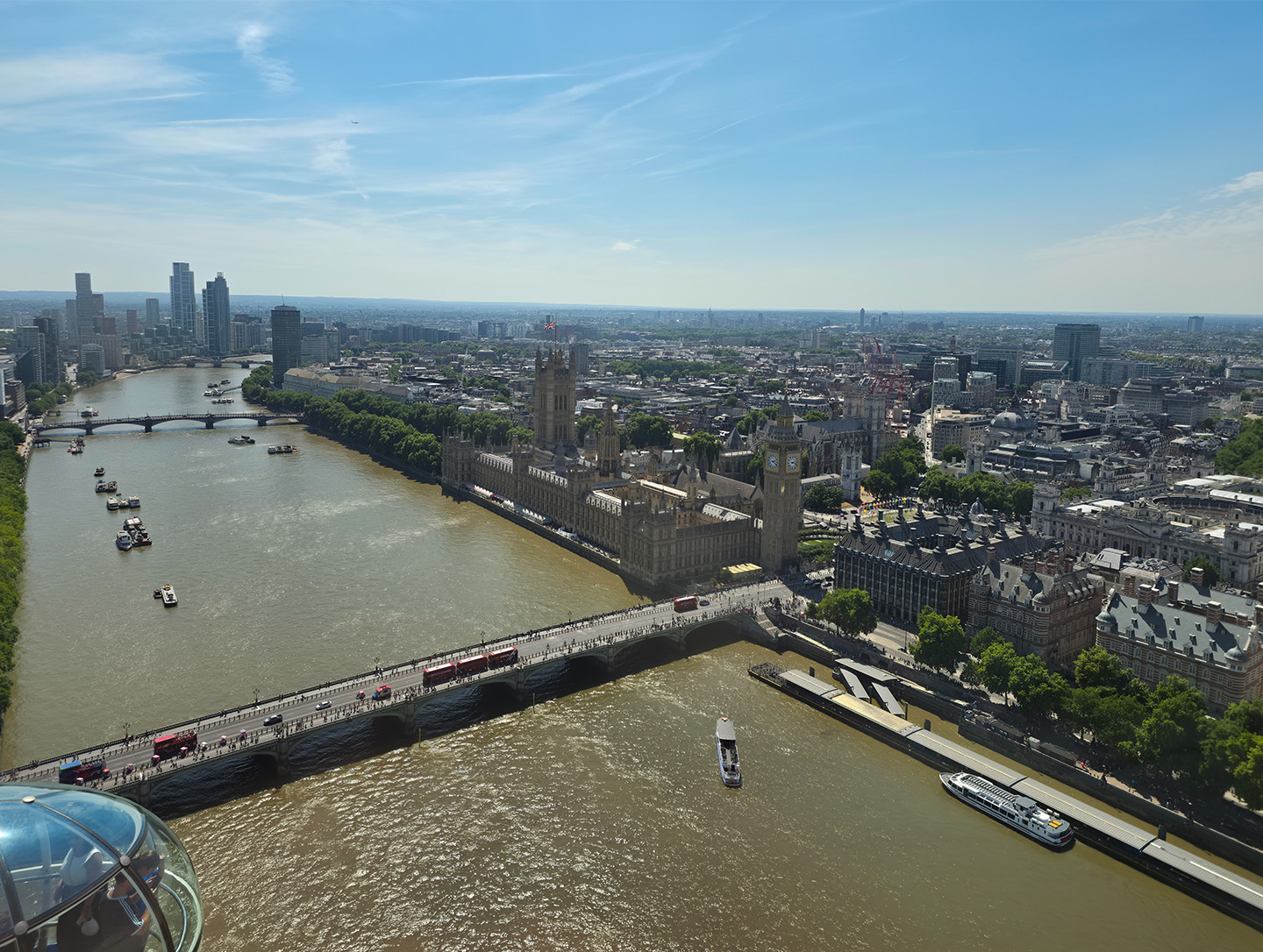  Photo of Big Ben and Houses of Parliament overlooking the Thames River and London cityscape taken using Galaxy Z Fold8 Ultra's 200 MP main camera from London Eye.