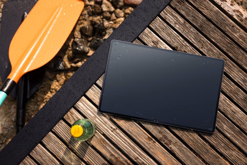 023-lifestyle-galaxy-tabs9ultra-graphite.jpg