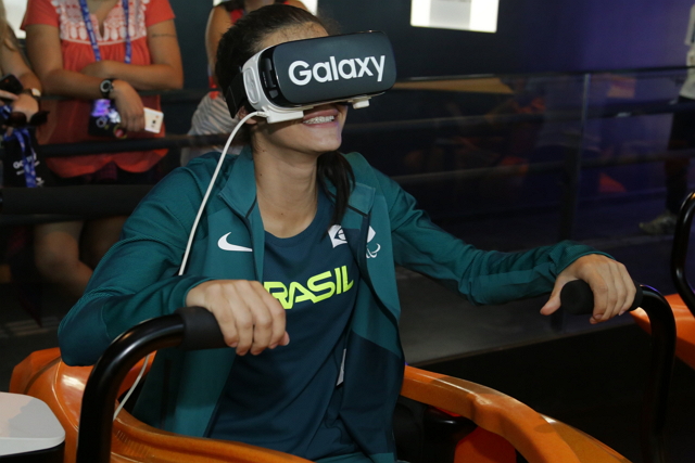 Paralympic Medalist From Brazil, Ver&ocirc;nica Hip&oacute;lito, Visits The Samsung Galaxy Studio in Olympic Park