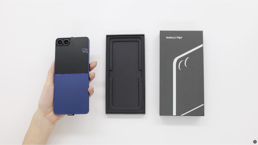 001-Unboxing-Galaxy-Z-Flip7-The-Compact-AI-Smartphone-in-the-Palm-of Your-Hand-Video.zip