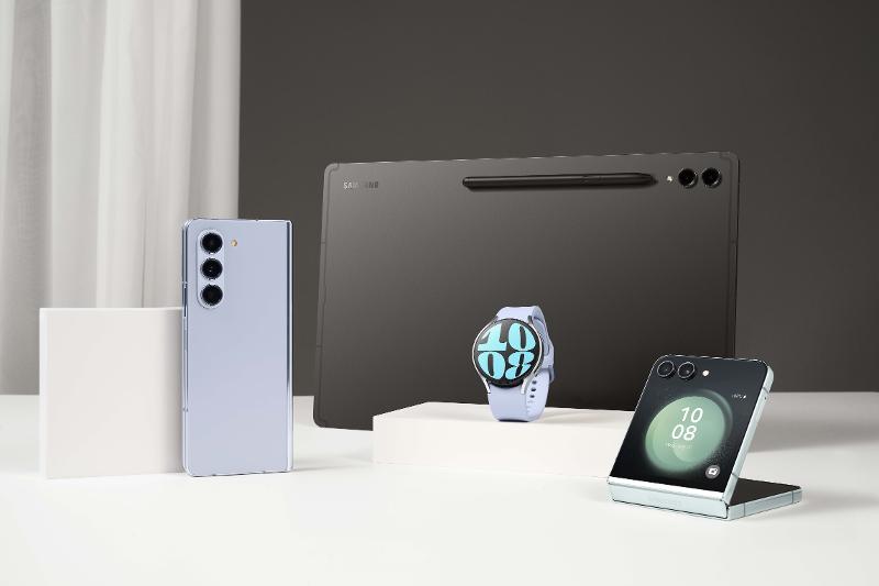 022-ecosystem-galaxy-zflip5-mint-zfold5-icyblue-watch6-44mm-silver-tabs9ultra-graphite-spen.jpg