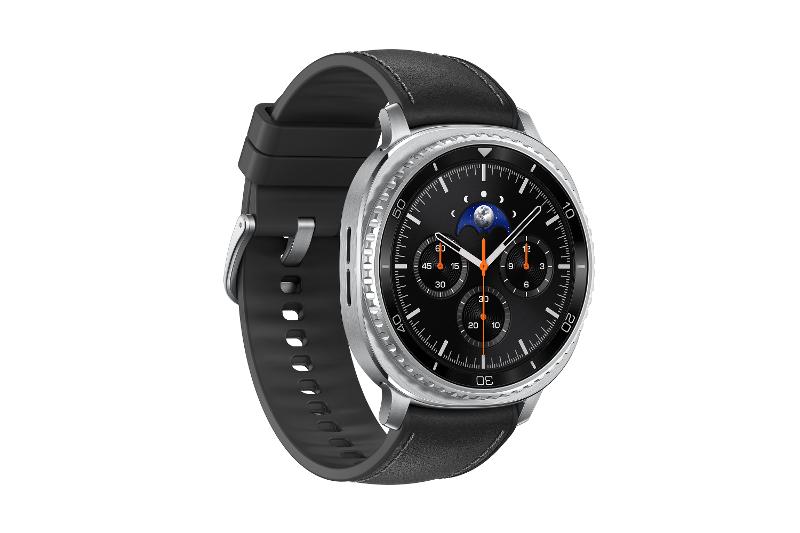 004-galaxy-watch8-classic-black-l-perspective.jpg