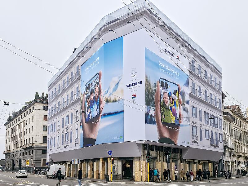 002-Samsungs-Open-Always-Wins-Campaign-Comes-to-Life-in-Milan-​Newsbody.jpg