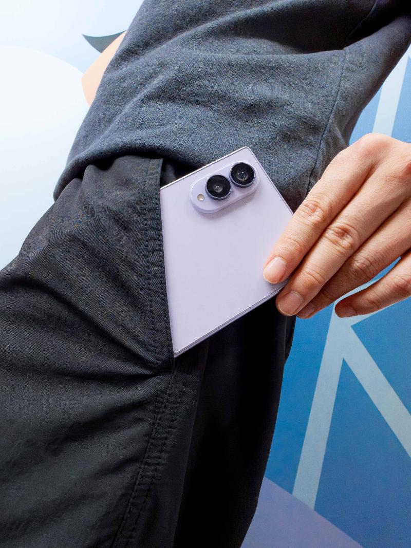 212-lifestyle-product-galaxy-zfold8-12.jpg