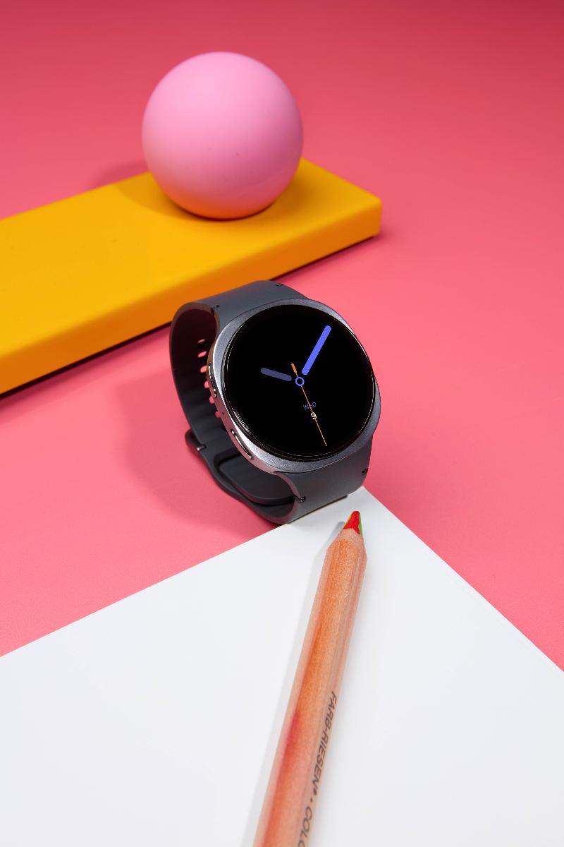 010-product-design-galaxy-watch8-graphite-2p.jpg