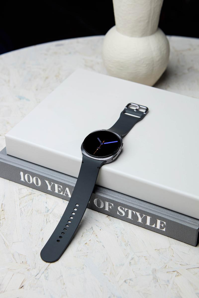 009-product-design-galaxy-watch8-graphite-1p.jpg