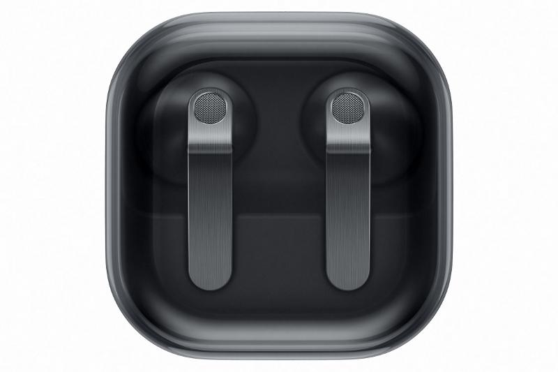 014-galaxy-buds4-black-case-closed.jpg