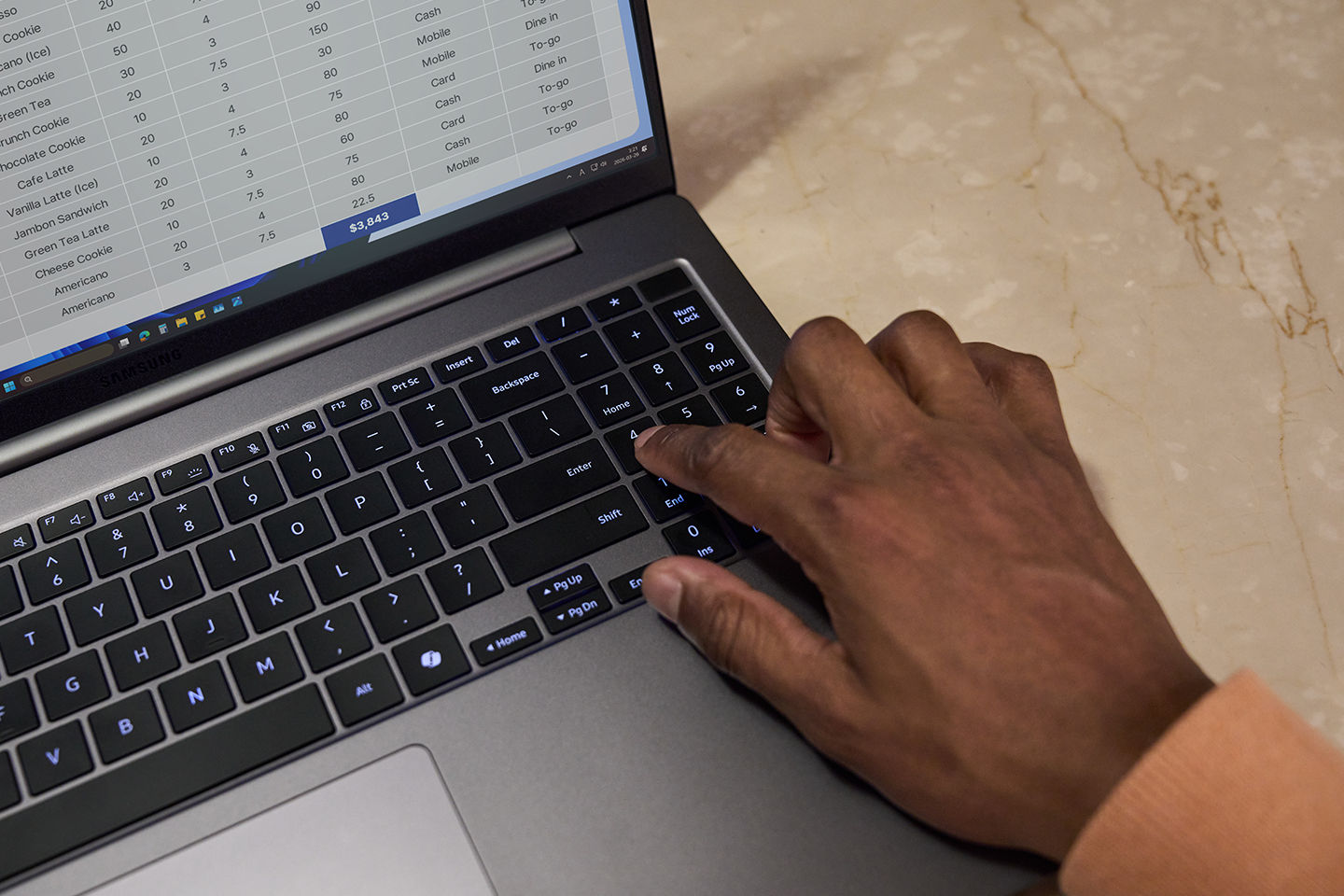 Close-up of a hand using the numeric keypad on the 16-inch Samsung Galaxy Book6 Enterprise Edition keyboard.