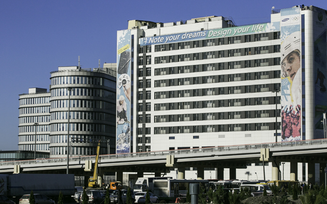 Samsung&rsquo;s Sochi 2014 outdoor advertising campaign wrapped around a coach bus travelling around Sochi.