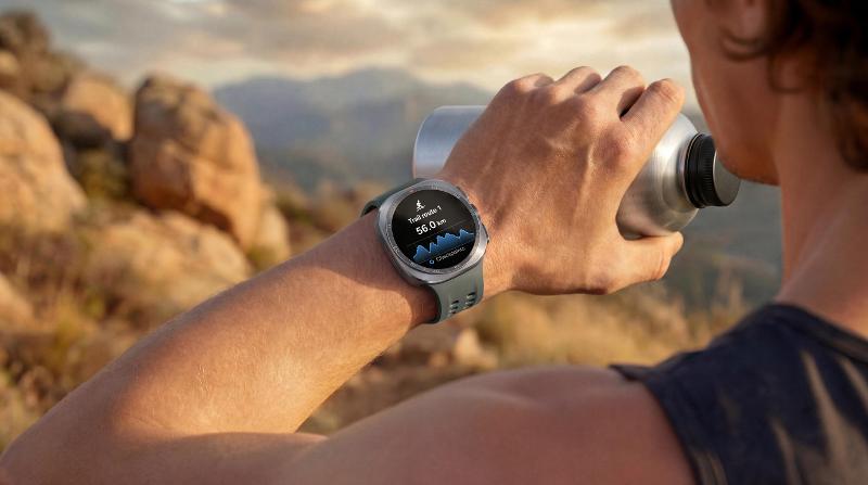 201-lifestyle-galaxy-watch-ultra2-battery-trail-run.jpg