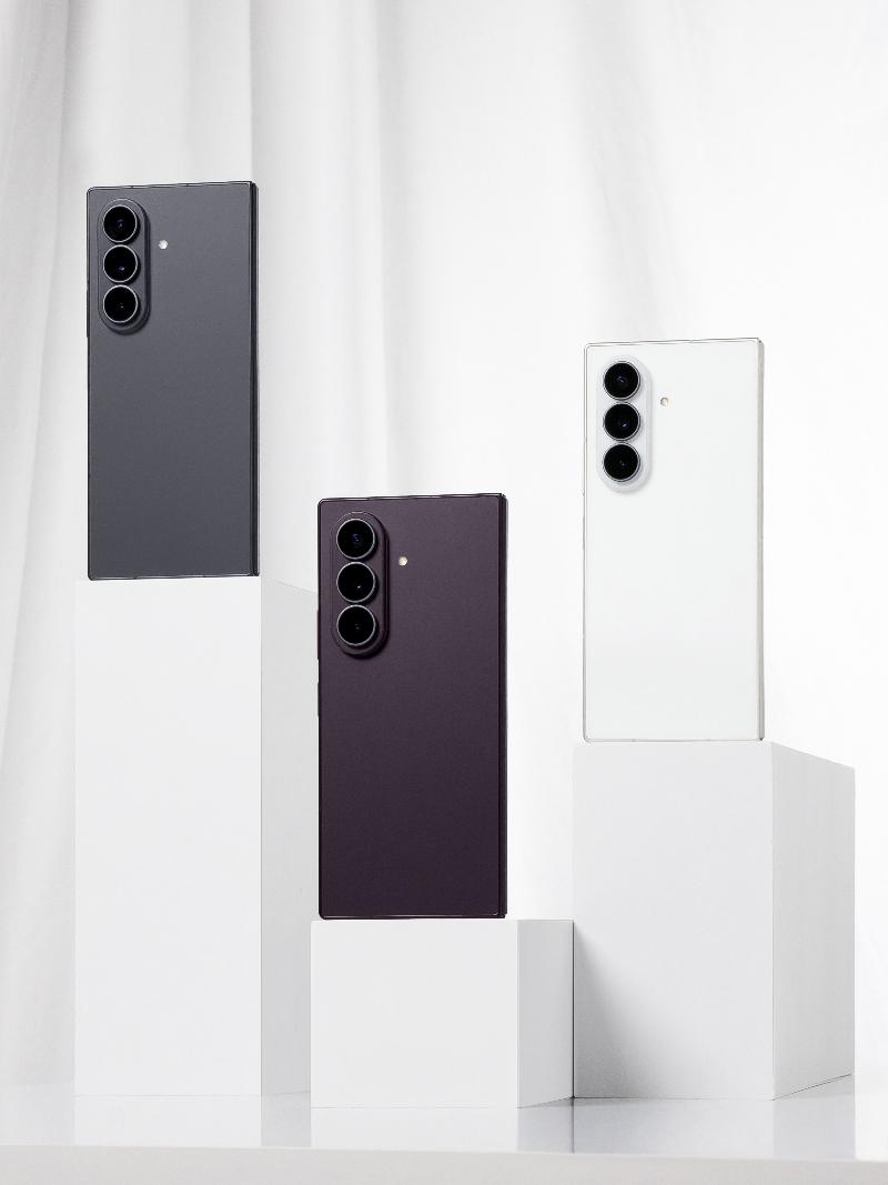 215-lifestyle-product-galaxy-zfold8-ultra-family-1.jpg