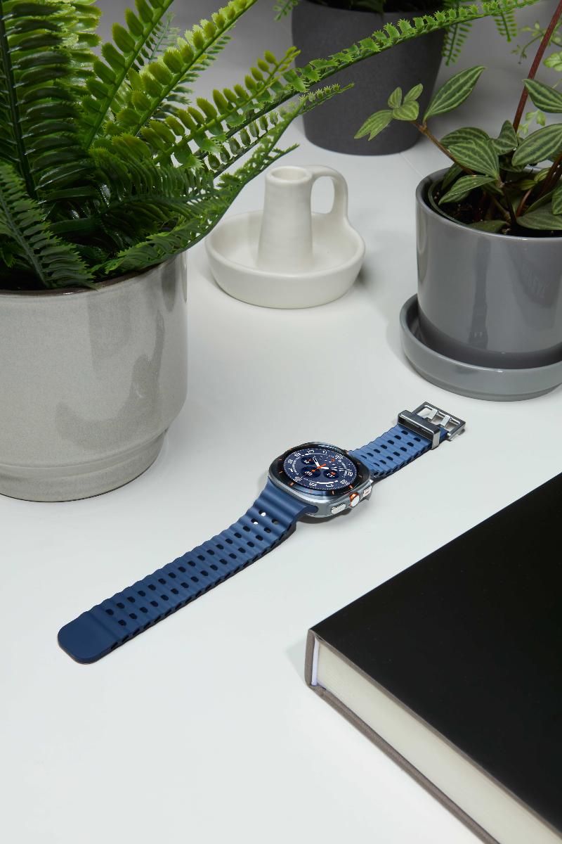 004-product-design-galaxy-watch-ultra-titanium-blue-3p.jpg