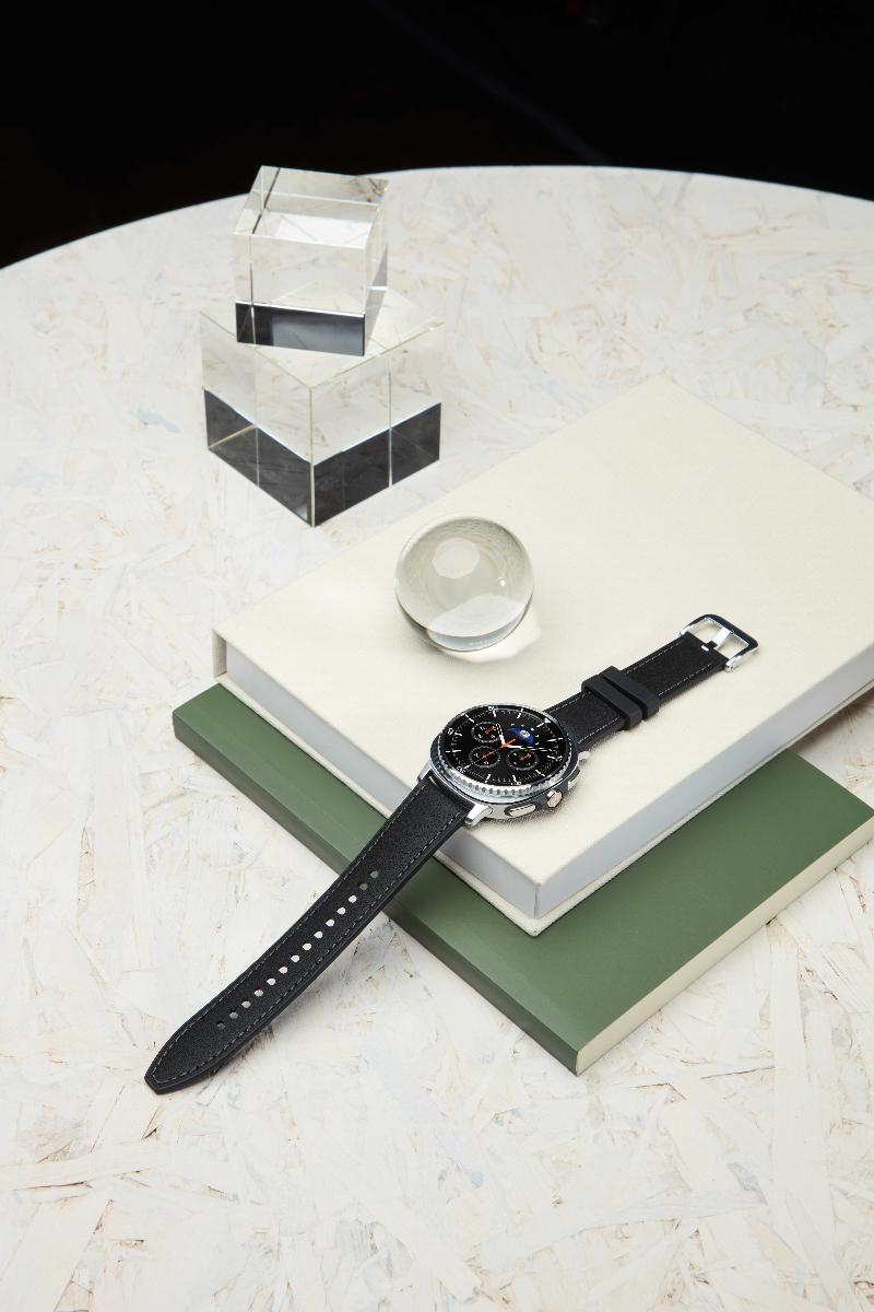 003-product-design-galaxywatch8-classic-watch8-classic-black-2p.jpg