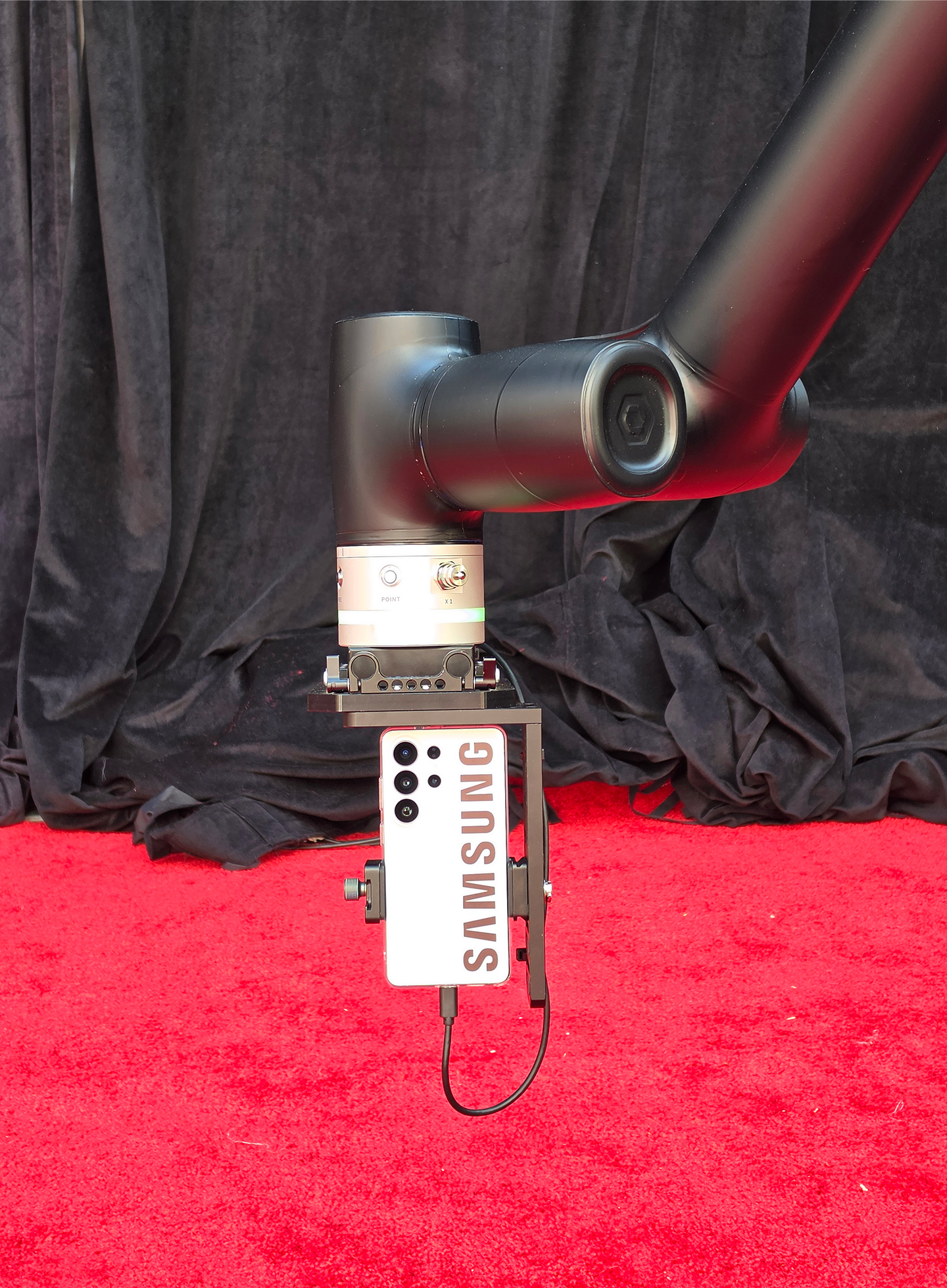 A Galaxy S26 Ultra set up for Runway Cam #withGalaxy, capturing stars’ red carpet looks. 