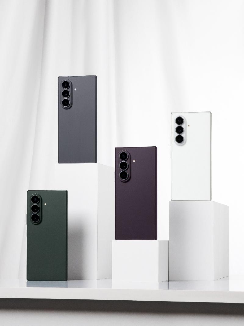 216-lifestyle-product-galaxy-zfold8-ultra-family-2.jpg