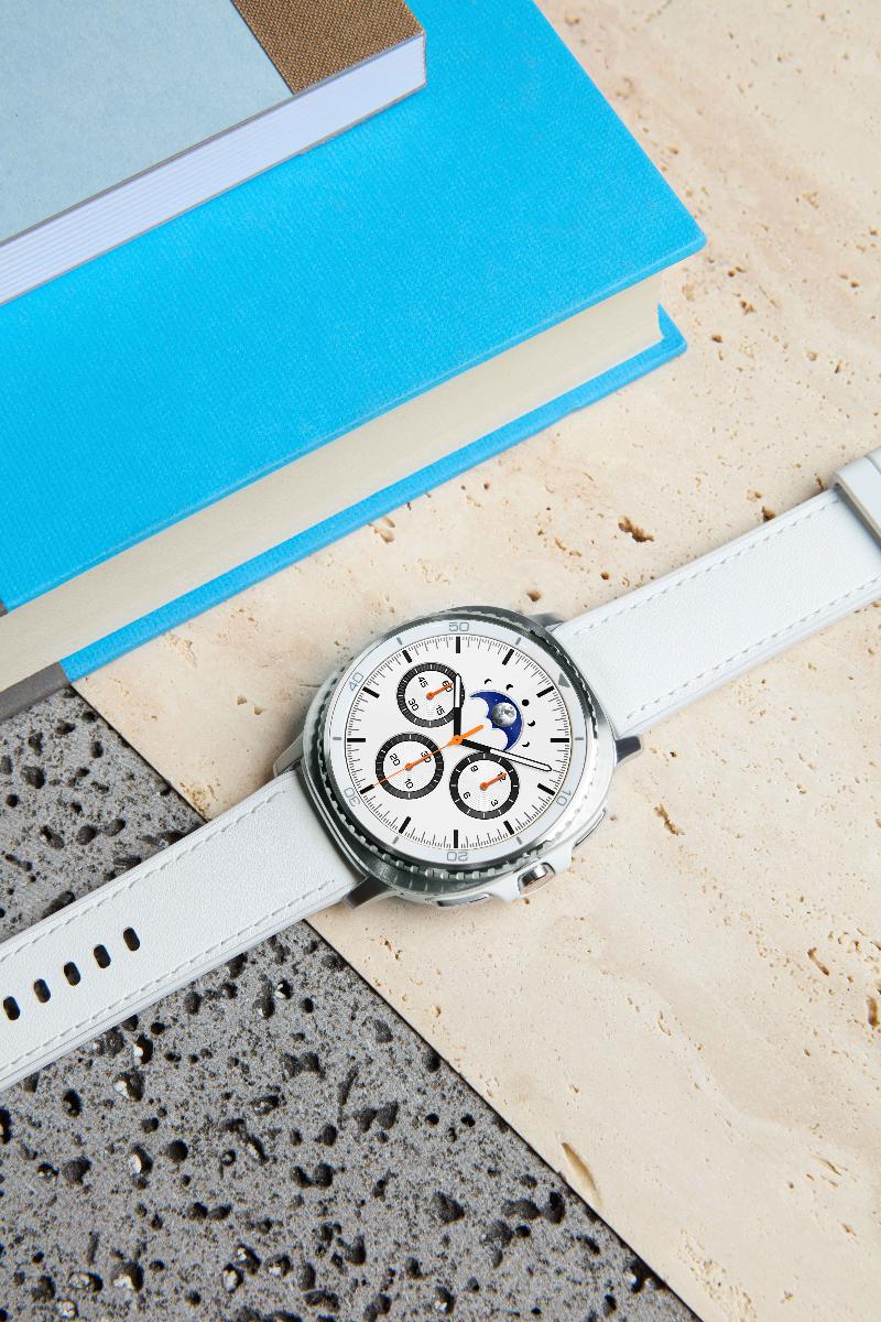 006-product-design-galaxy-watch8-classic-white-3p.jpg