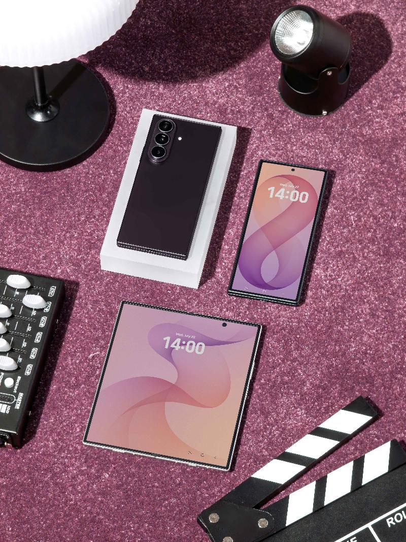 217-lifestyle-product-galaxy-zfold8-ultra-family-3.jpg