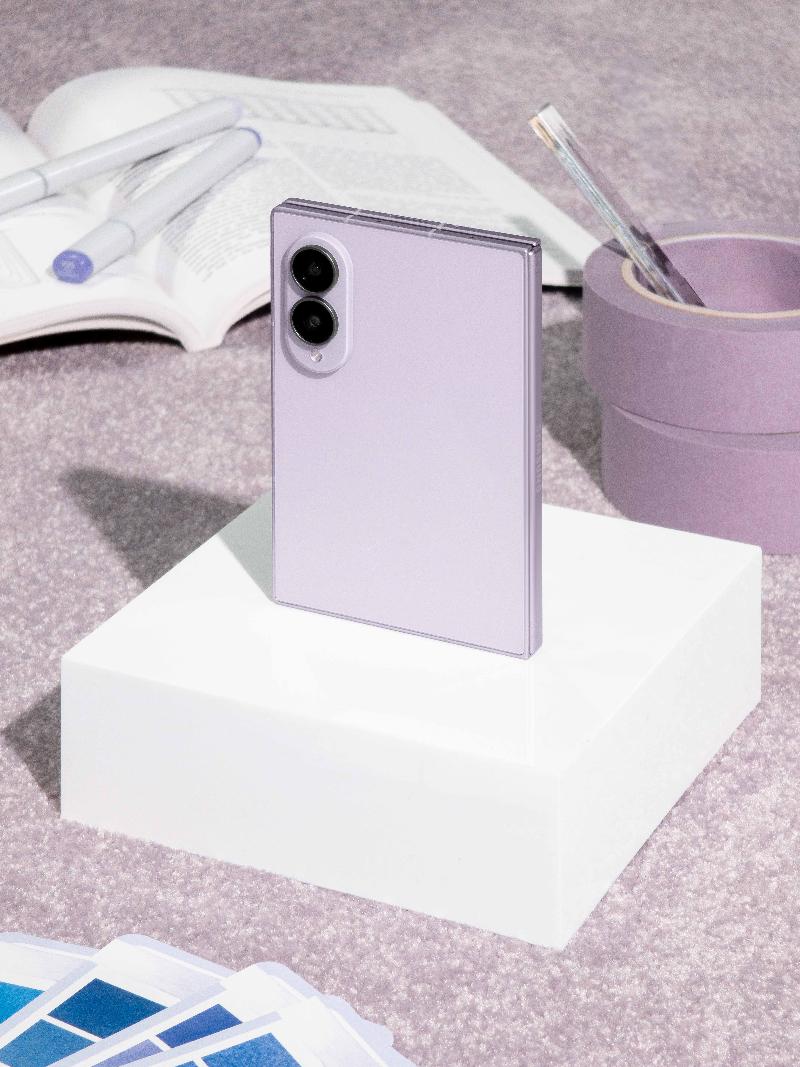 209-lifestyle-product-galaxy-zfold8-9.jpg